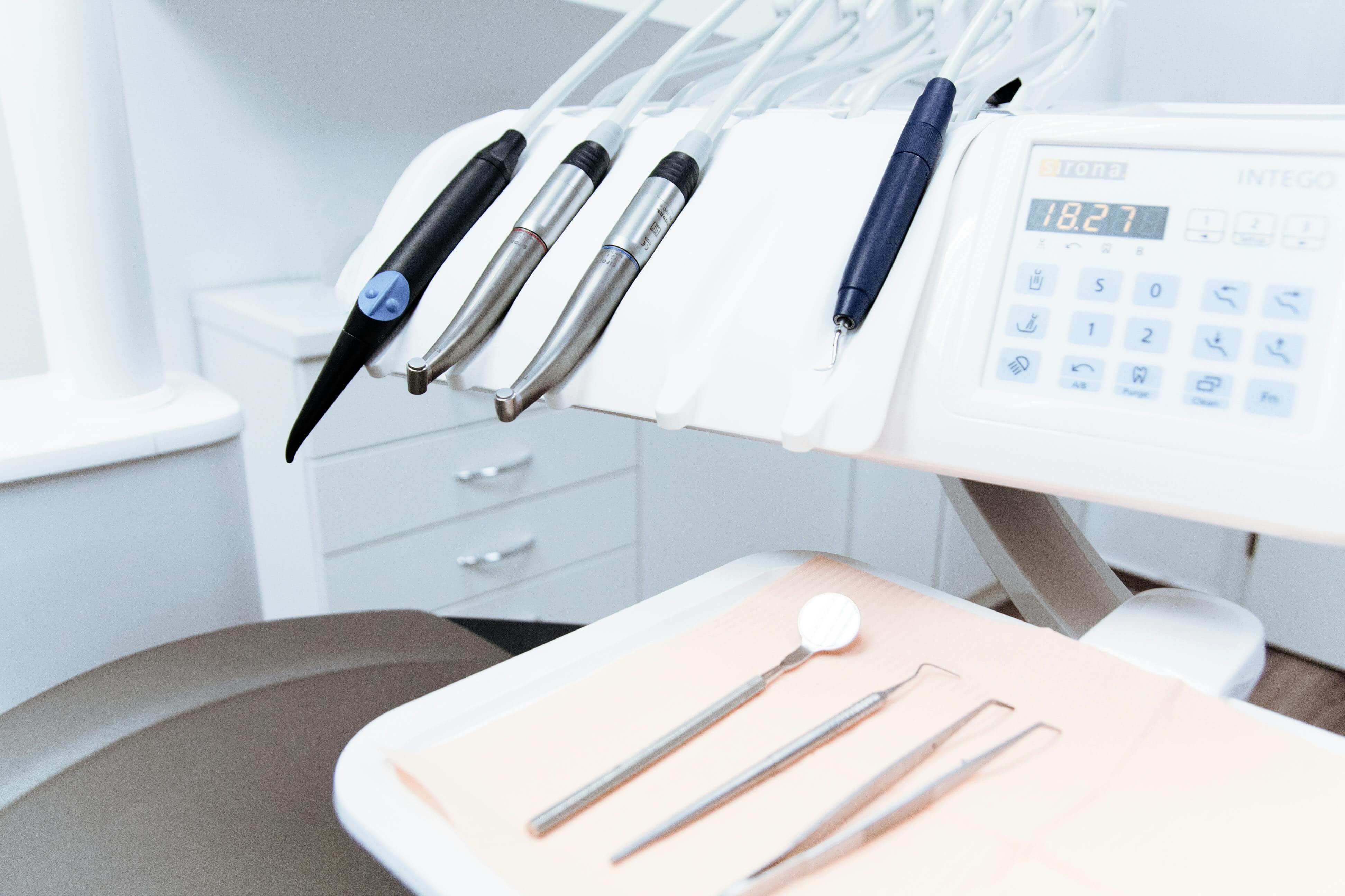 Moderne Zahnarztpraxis – Dentalwasserhygiene und Probenahme.